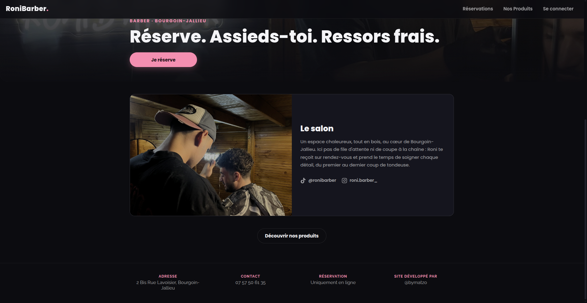 Page d'accueil du site Roni Barber : réservation en ligne pour un salon de barbier